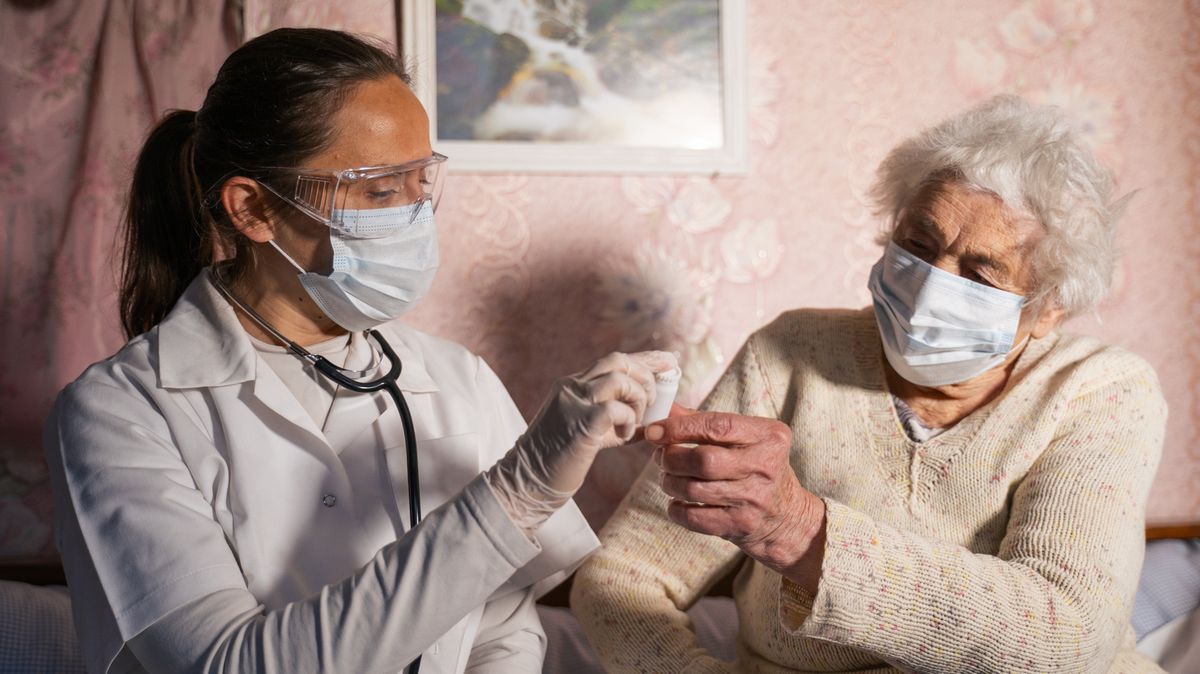 Rok od Slunečnice: situace seniorů v domovech je kvůli pandemii horší